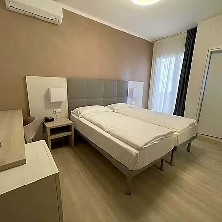 Garni Losanna 3* ביביונה